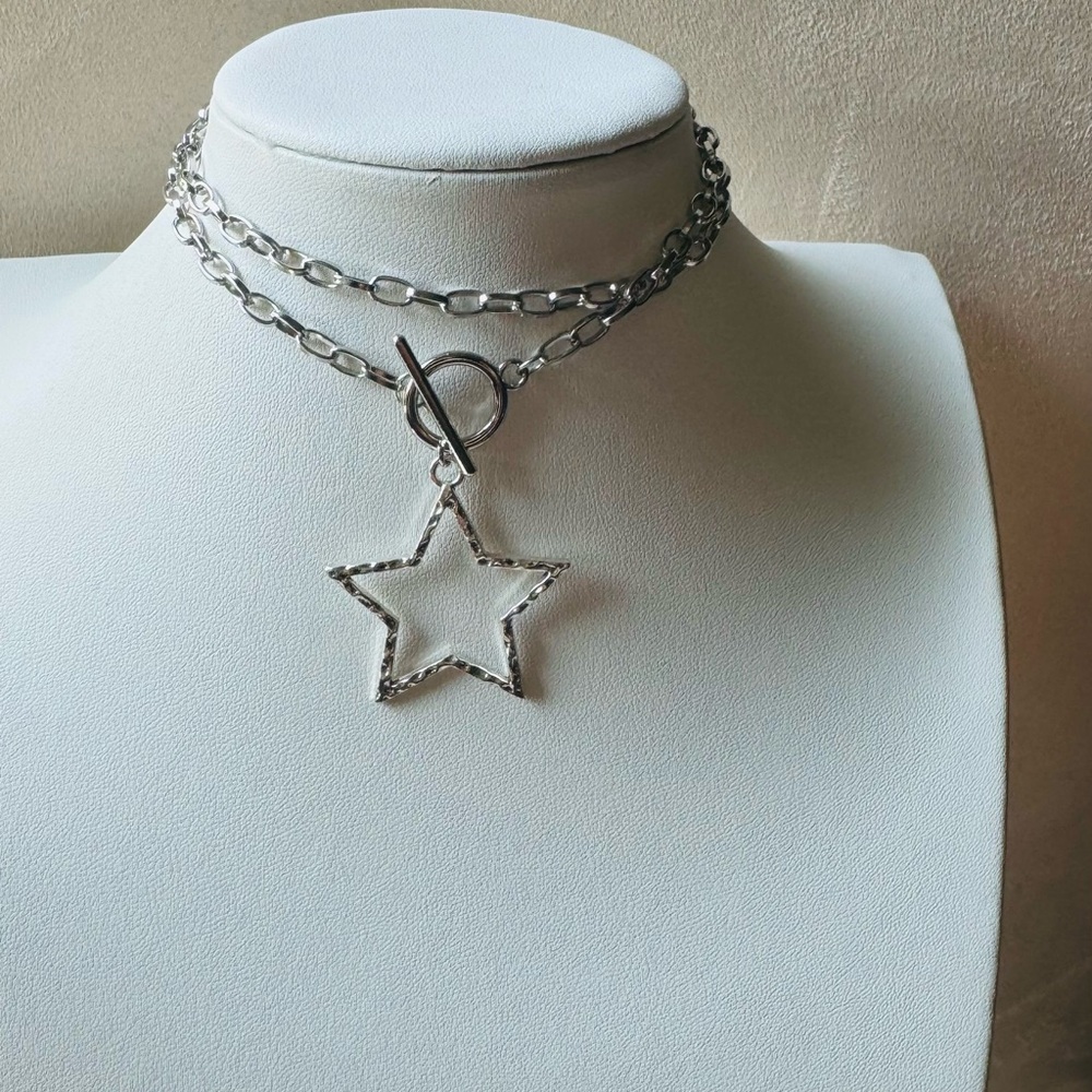 💚Lightweight Star Chain Necklace w/Toggle closure Length,including Star is ~21”